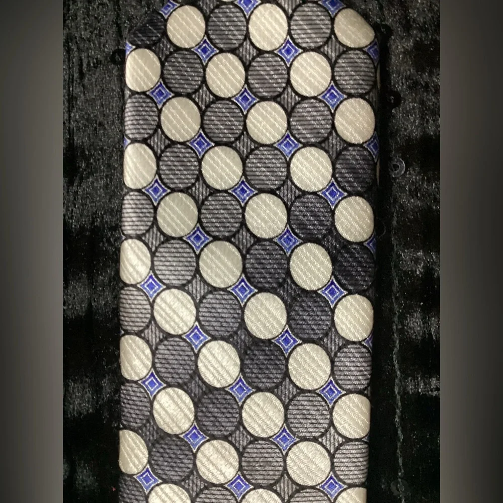 Dockers Kids Tie with Black, Cream, and Blue Circles EUC